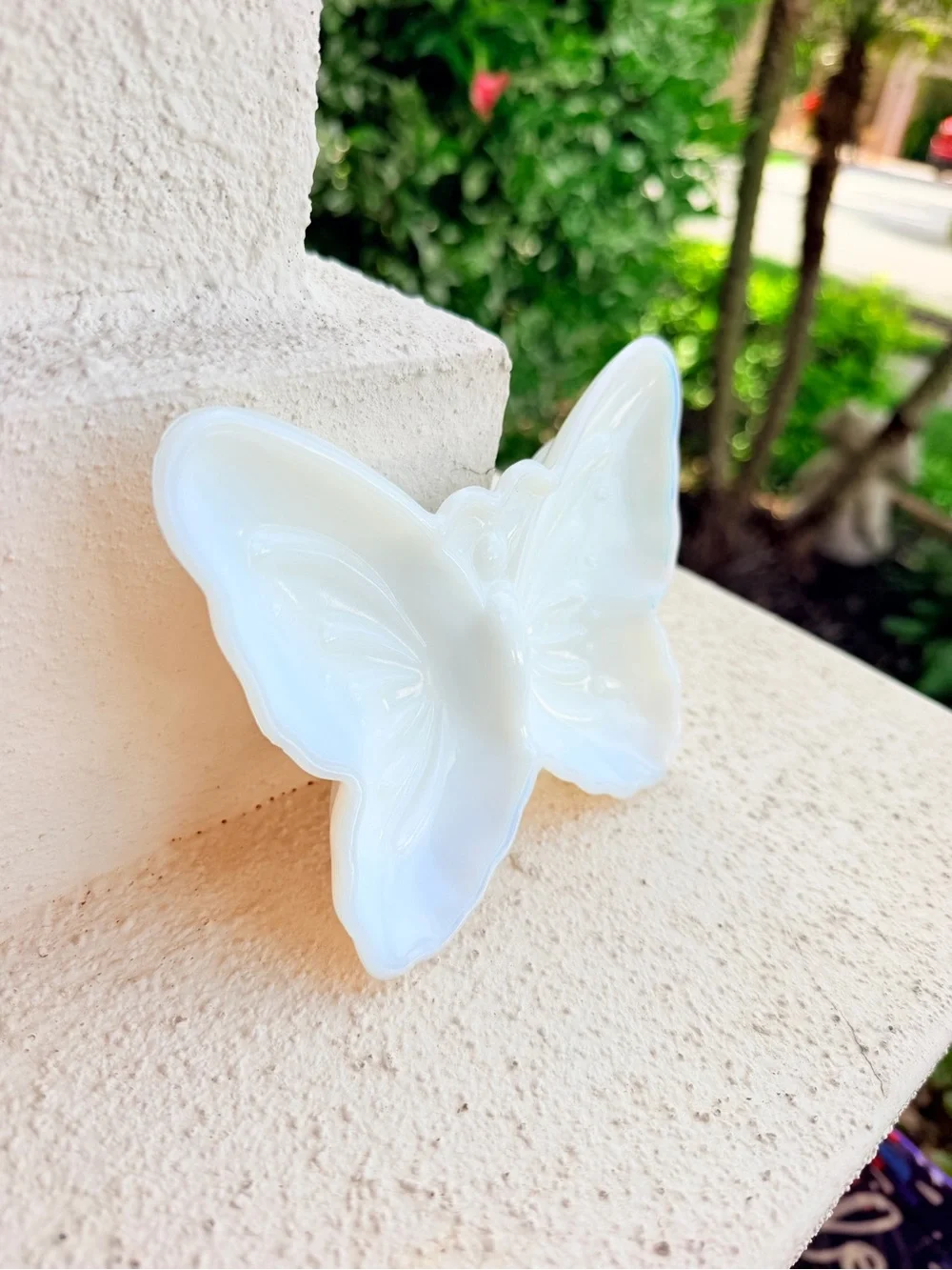 Vintage Avon White Milk Glass Butterfly Trinket Dish Candy Soap Jewelry Tray